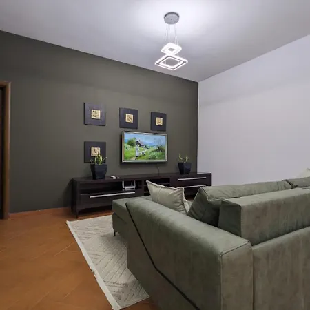 Classic Villa-spacious Center Free Parking فيلة تيرانا